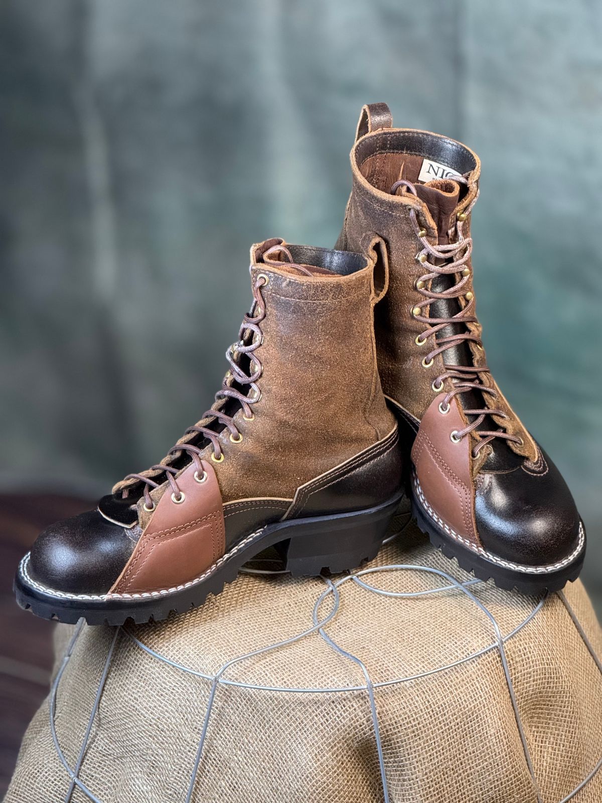 Photo by DocLineman on March 18, 2025 of the Nicks x Rose Anvil ND3 in Horween Brown Waxed Flesh & Seidel 1964 Brown.