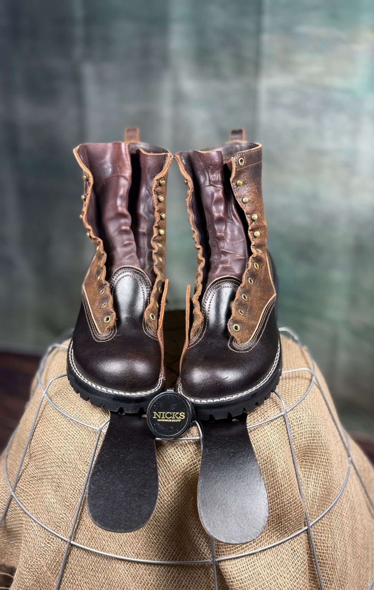 Photo by DocLineman on March 17, 2025 of the Nicks x Rose Anvil ND3 in Horween Brown Waxed Flesh & Seidel 1964 Brown.