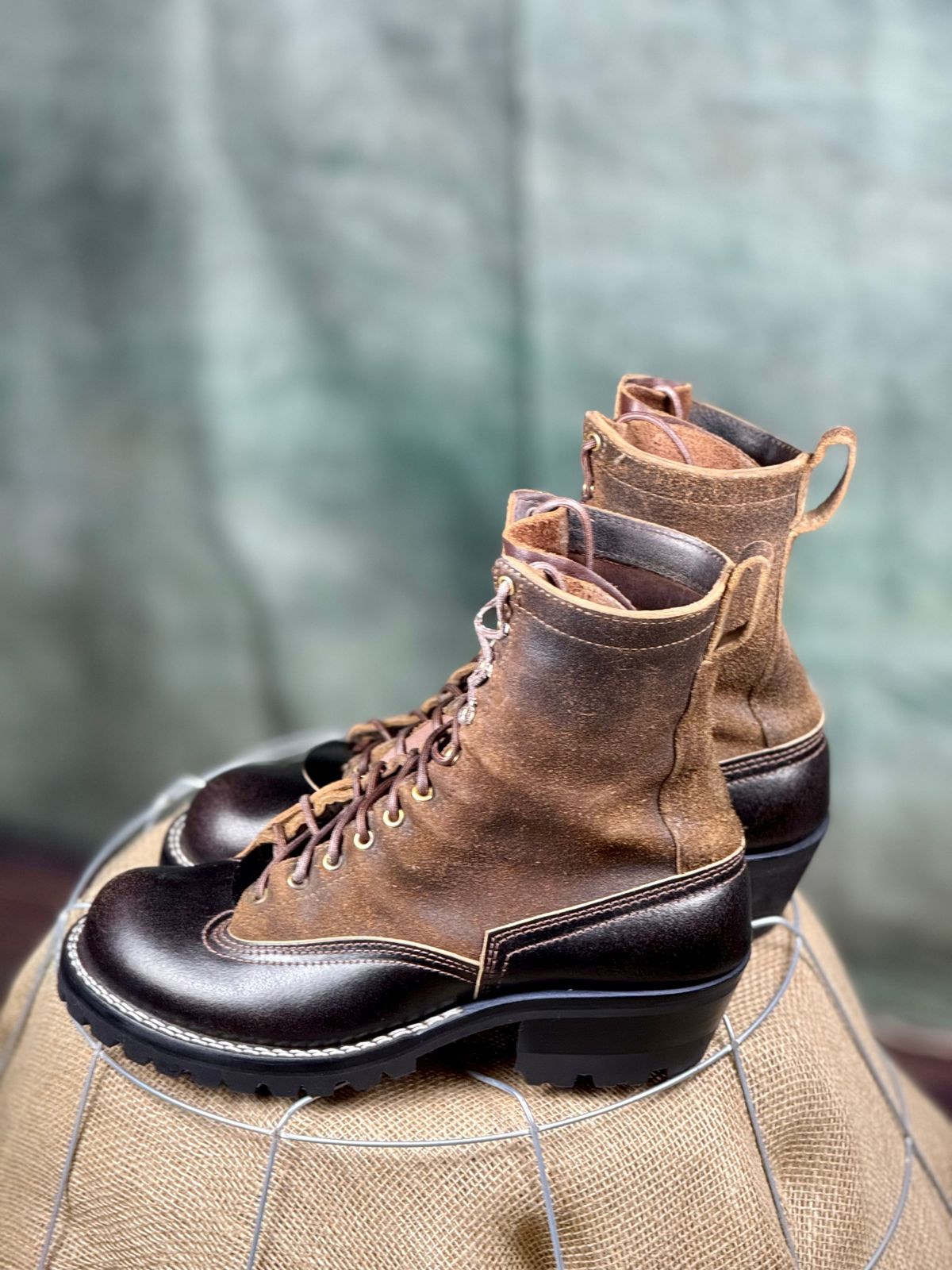 Photo by DocLineman on March 17, 2025 of the Nicks x Rose Anvil ND3 in Horween Brown Waxed Flesh & Seidel 1964 Brown.