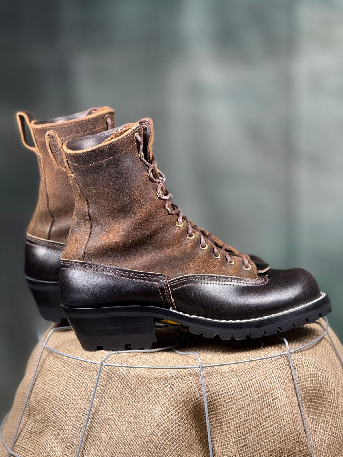 Photo by DocLineman on March 17, 2025 of the Nicks x Rose Anvil ND3 in Horween Brown Waxed Flesh & Seidel 1964 Brown.