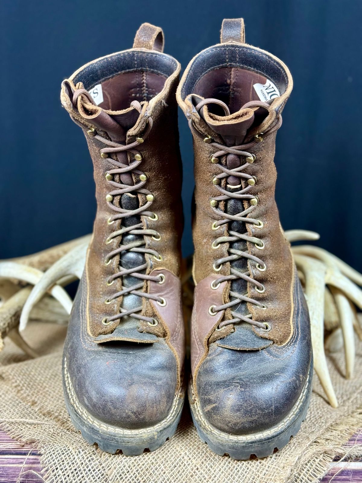 Photo by DocLineman on May 4, 2025 of the Nicks x Rose Anvil ND3 in Horween Brown Waxed Flesh & Seidel 1964 Brown.