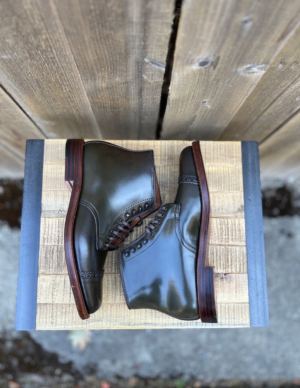 Photo by JupiterIsBeautiful on October 2, 2022 of the Alden Perforated Cap Toe Boot in Horween Old Bronze Shell Cordovan.