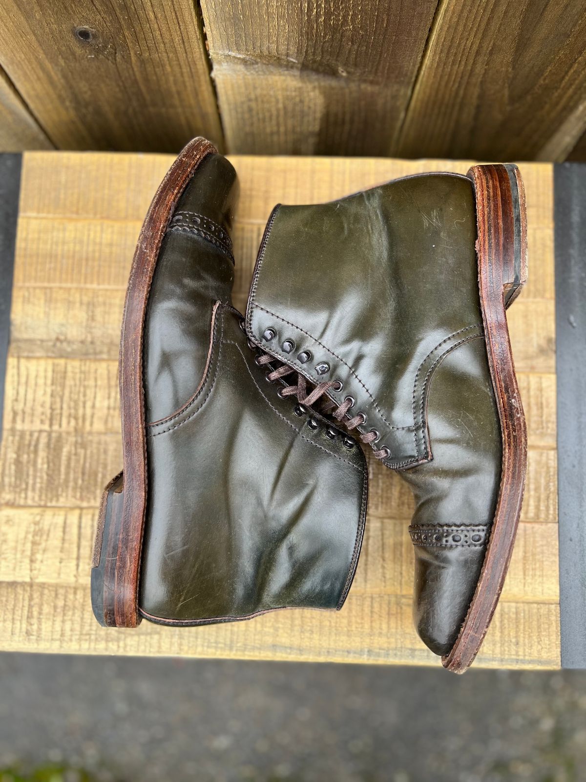 Photo by JupiterIsBeautiful on March 4, 2023 of the Alden Perforated Cap Toe Boot in Horween Old Bronze Shell Cordovan.