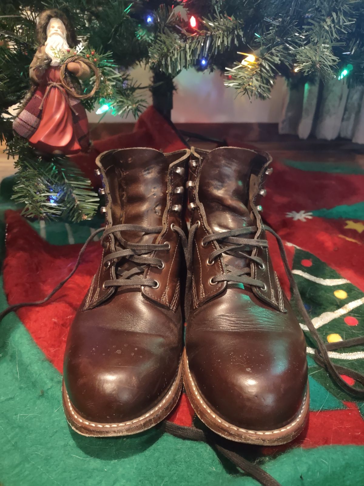 Photo by professorsartorial on January 1, 2024 of the Wolverine 1000 Mile Plain-Toe Boot in Horween Brown Chromexcel.