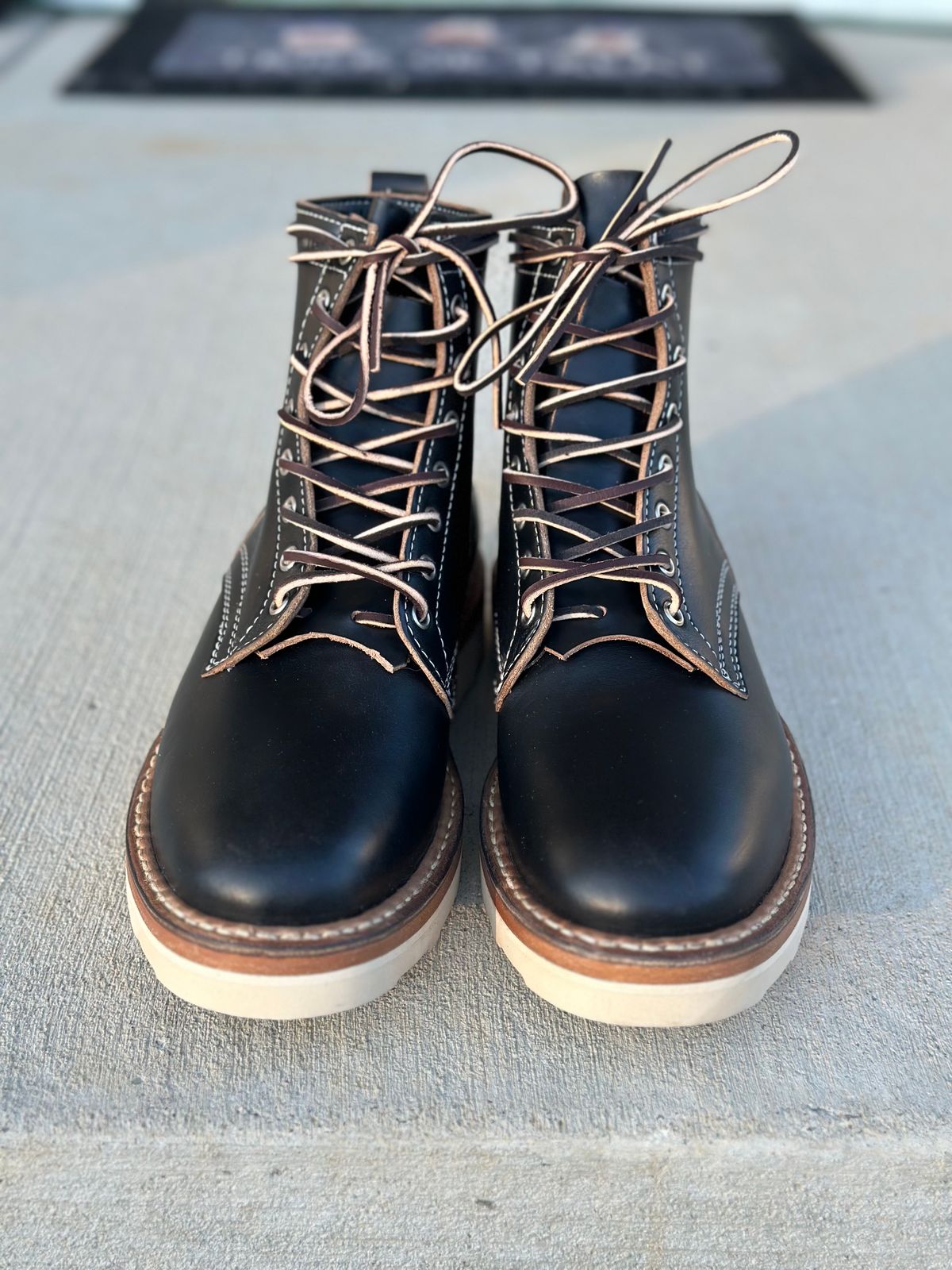 Photo by DexterityDev on October 1, 2023 of the White's 350 Cruiser in Horween Black Chromexcel.