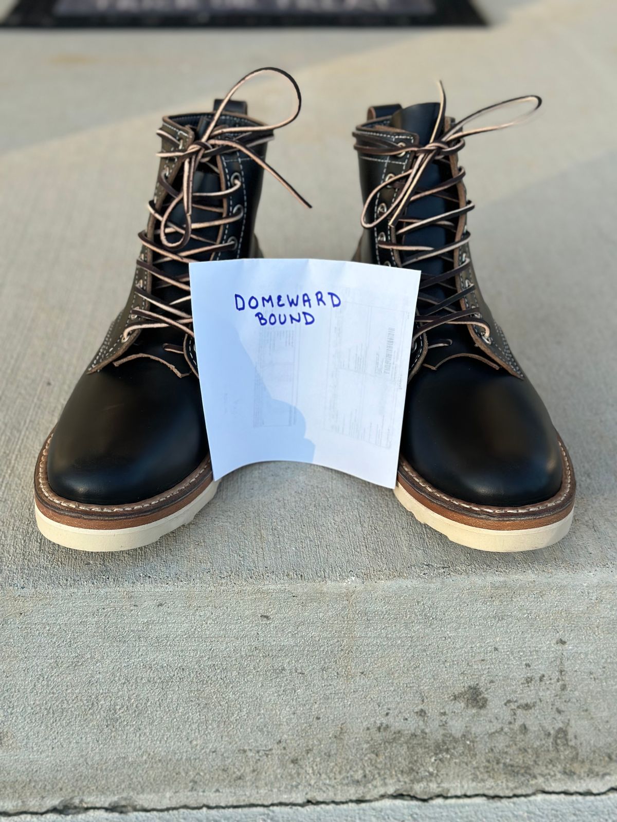 Photo by DexterityDev on October 1, 2023 of the White's 350 Cruiser in Horween Black Chromexcel.