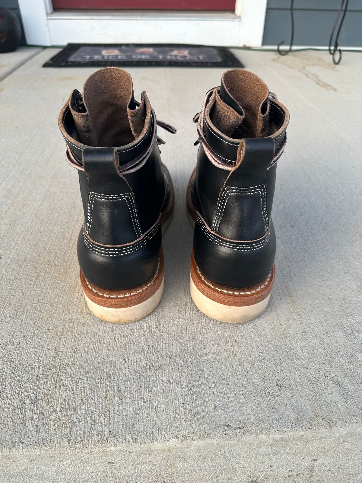 Photo by DexterityDev on November 2, 2023 of the White's 350 Cruiser in Horween Black Chromexcel.