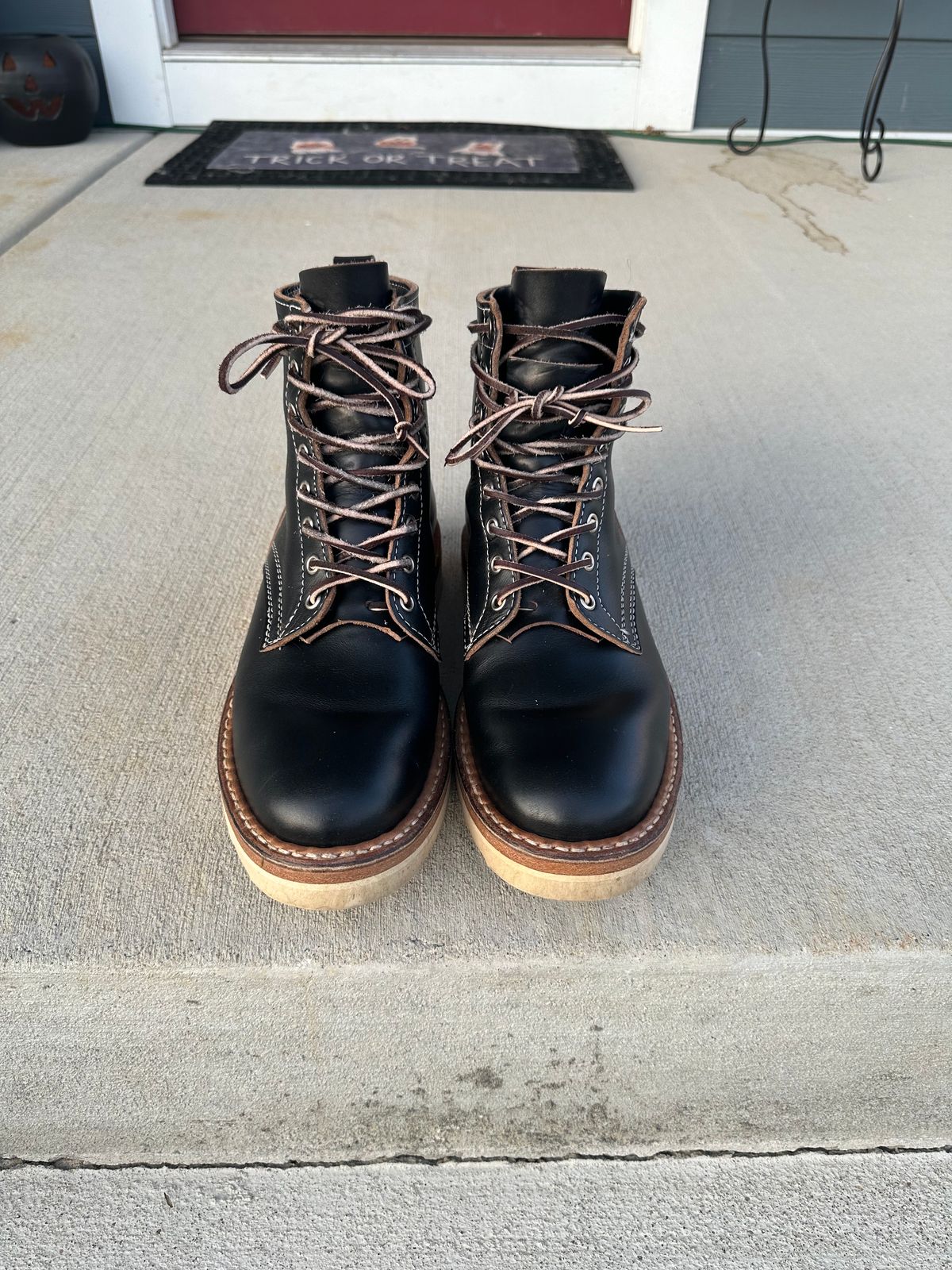 Photo by DexterityDev on November 2, 2023 of the White's 350 Cruiser in Horween Black Chromexcel.