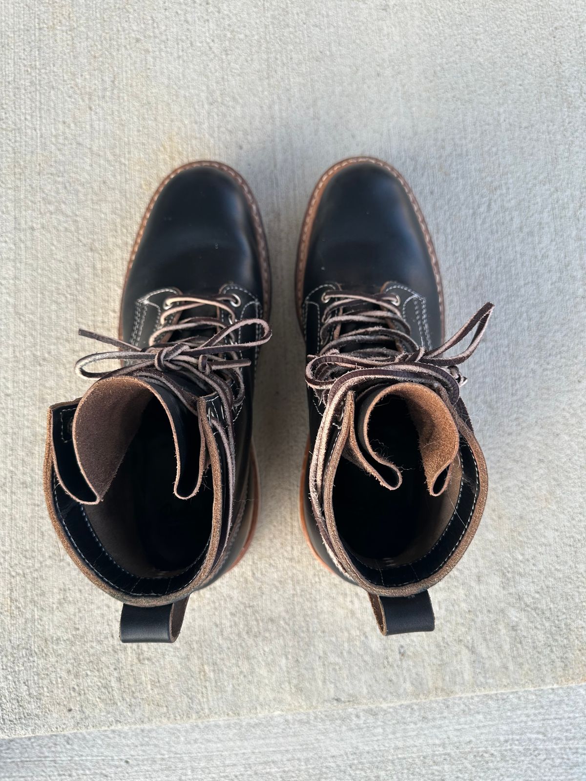 Photo by DexterityDev on November 2, 2023 of the White's 350 Cruiser in Horween Black Chromexcel.