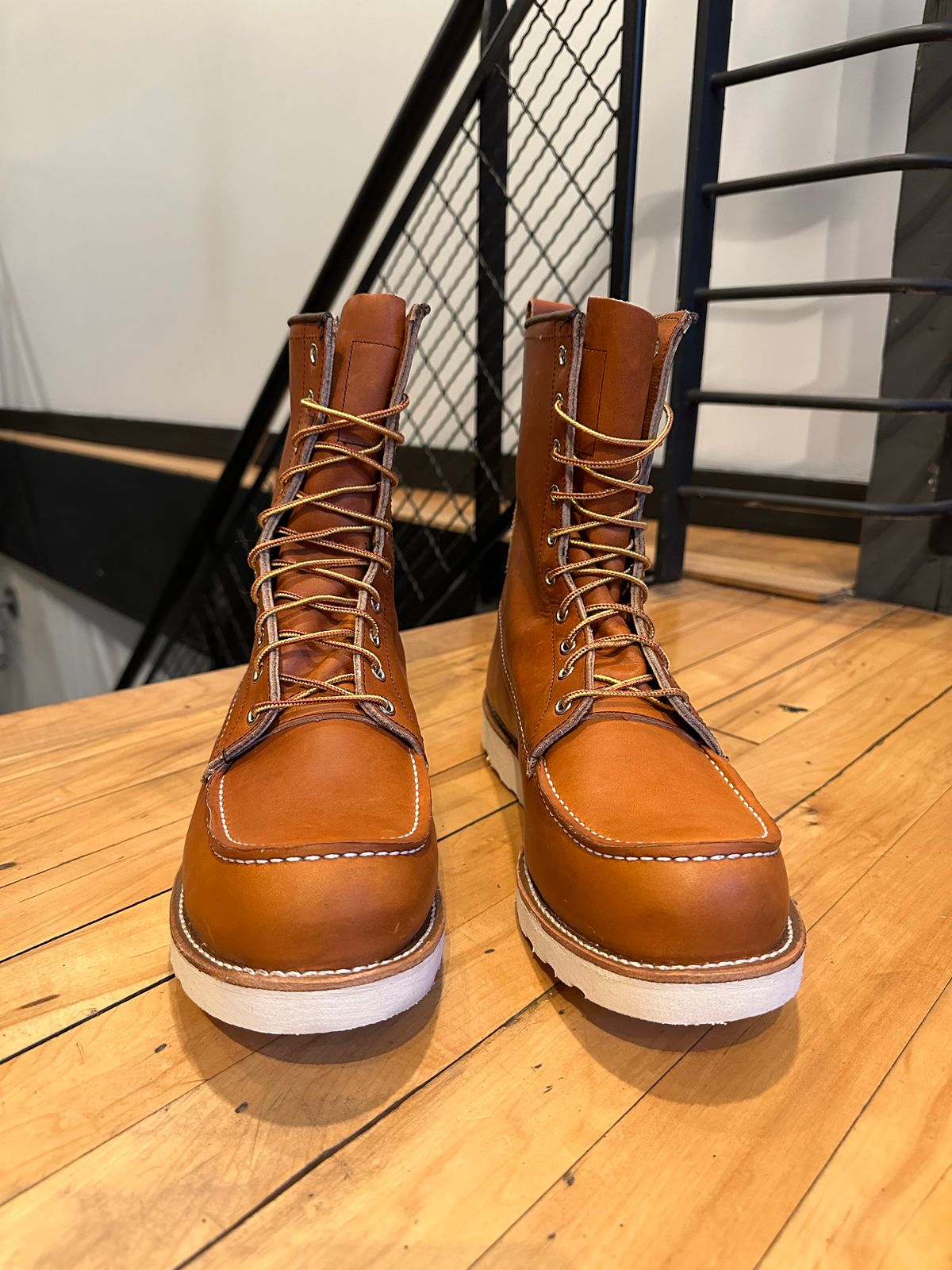 Photo by RoseAnvil_Dallin on October 13, 2022 of the Red Wing 8-Inch Classic Moc in S.B. Foot Oro Legacy.