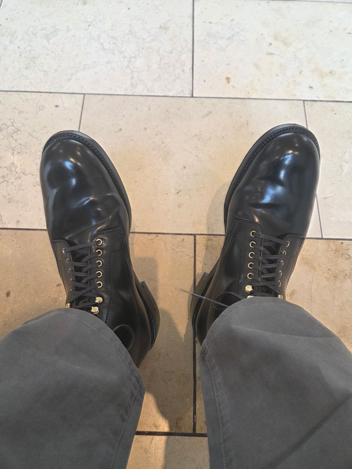 Photo by chorizohowitzer on February 14, 2026 of the Alden x Ealdwine Mogavero in Horween Black Shell Cordovan.