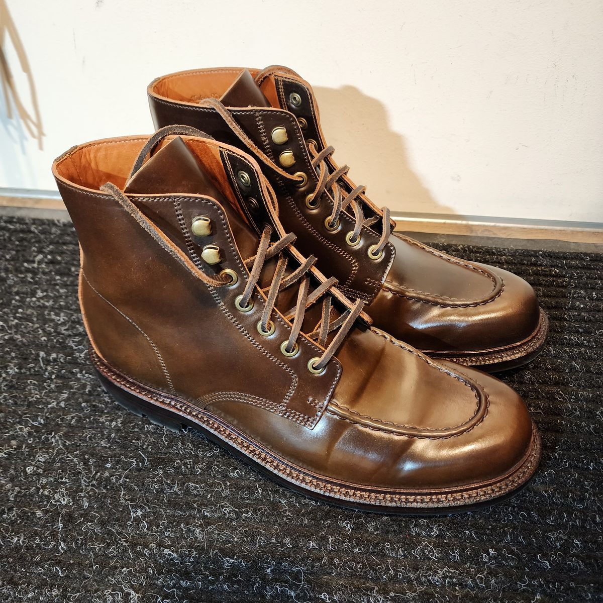 Photo by bootsup on November 12, 2023 of the Grant Stone Brass Boot in Horween Maduro Shell Cordovan.