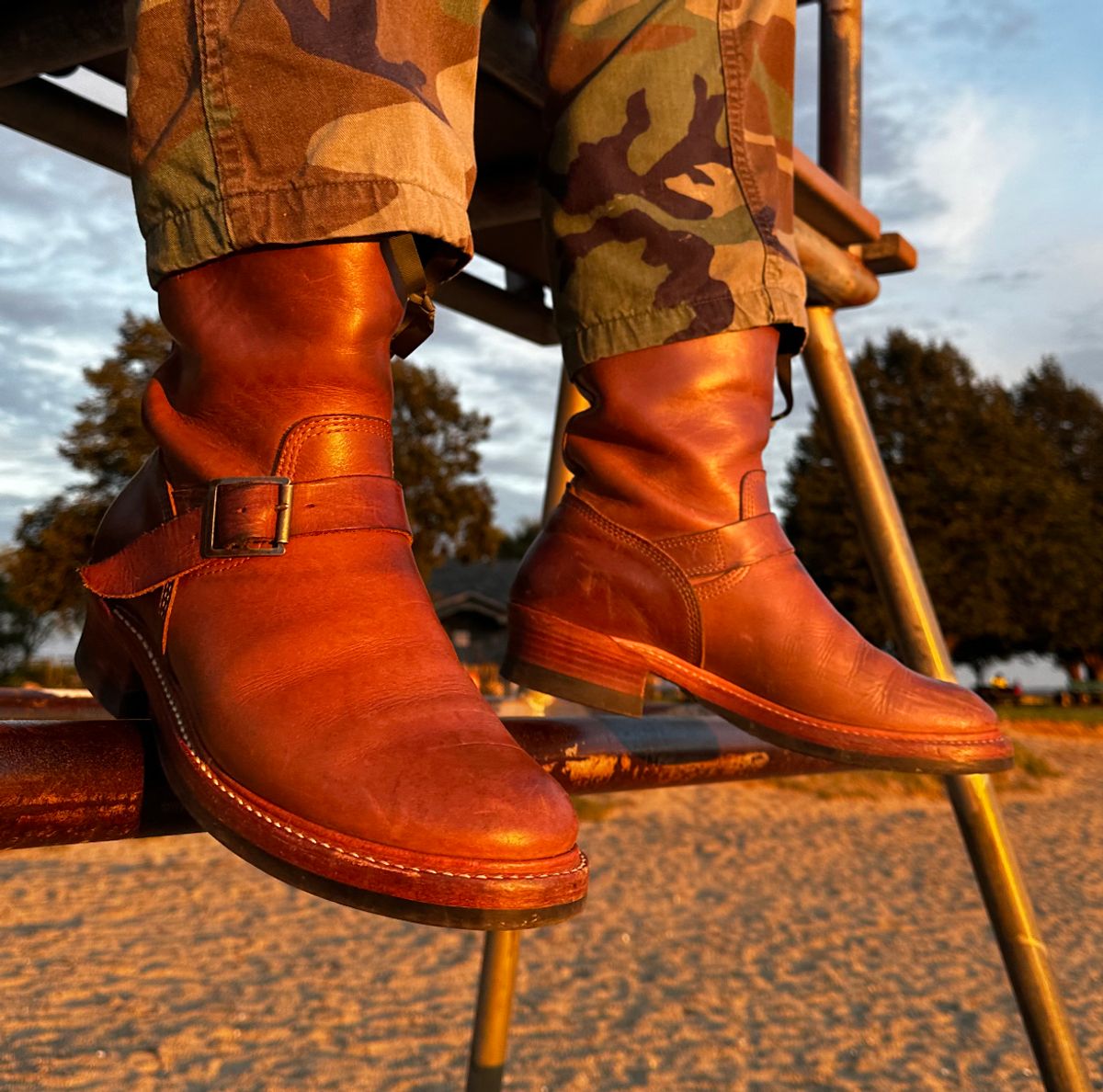 Photo by 9268Klondike on September 16, 2023 of the John Lofgren Wabash Engineer Boots in Horween Natural Chromexcel.