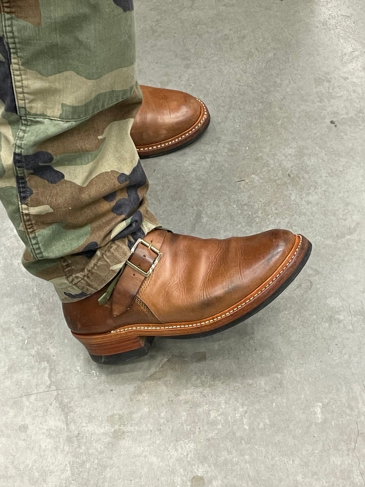 Photo by 9268Klondike on September 30, 2023 of the John Lofgren Wabash Engineer Boots in Horween Natural Chromexcel.