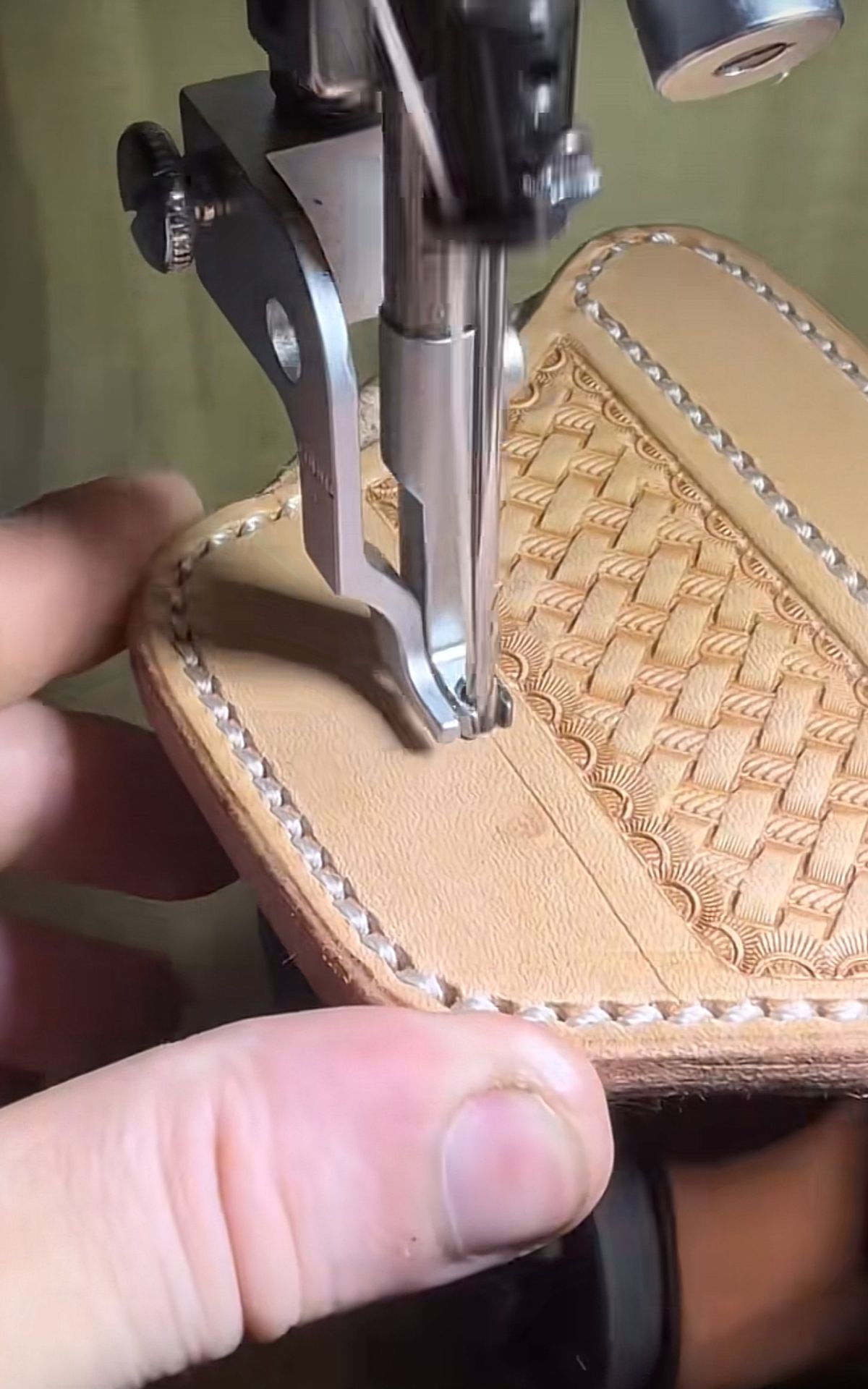 Photo by 9268Klondike on March 12, 2026 of the LMullins Leather Trapper Pancake Sheathe in Hermann Oak.