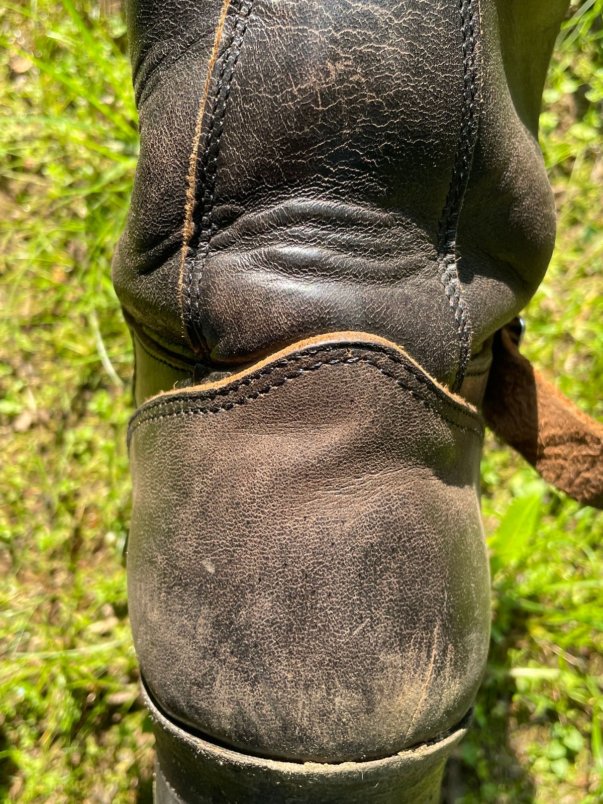 Photo by 9268Klondike on June 11, 2023 of the Attractions BILTBUCK Engineer Boots in Black Italian Horsebutt.