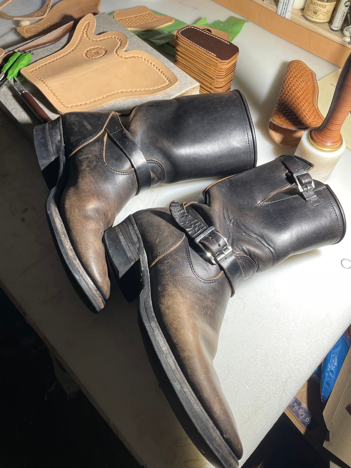 Photo by 9268Klondike on February 18, 2026 of the Attractions BILTBUCK Engineer Boots in Black Italian Horsebutt.