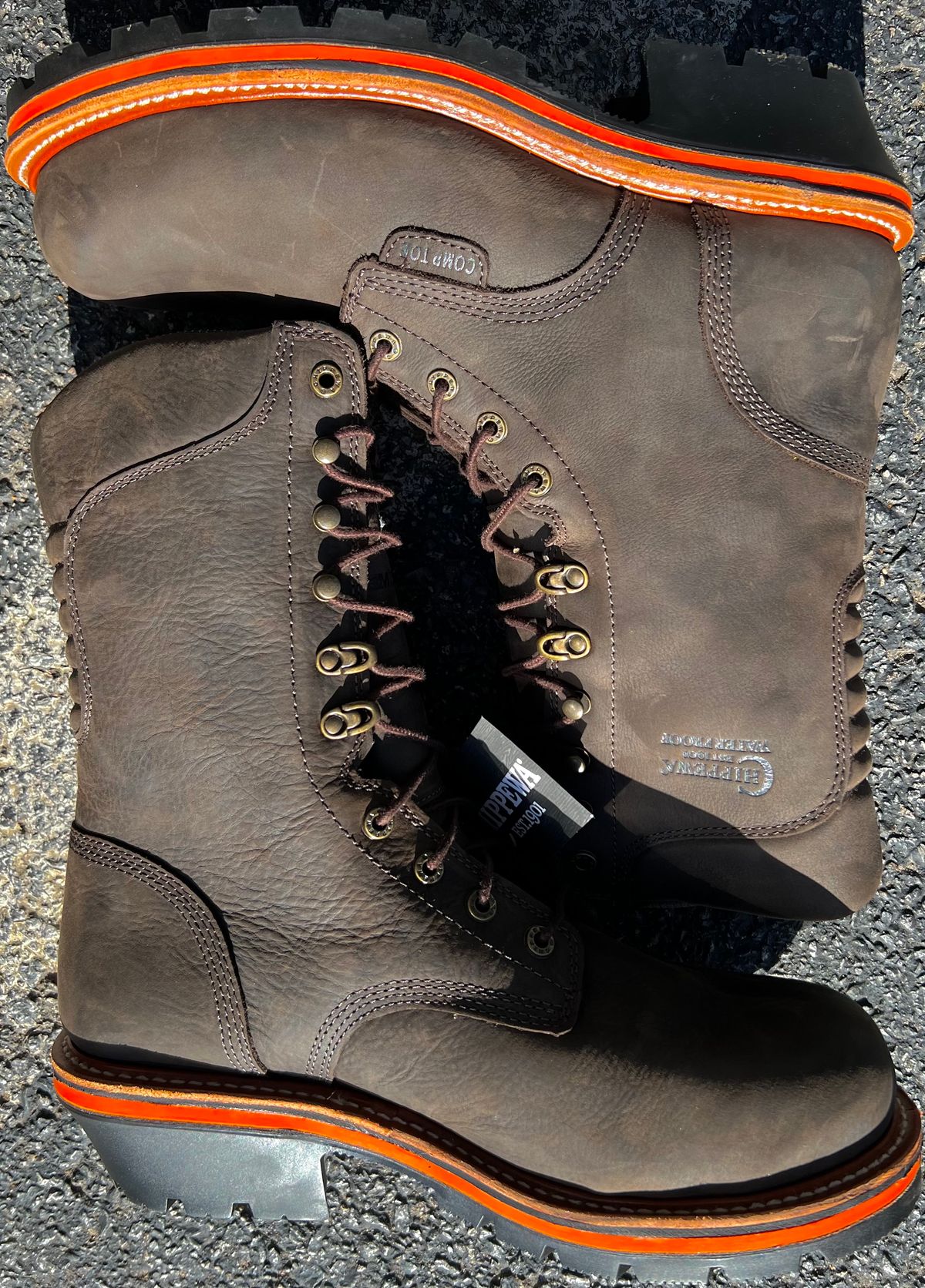Photo by HensleyBrandon on October 6, 2023 of the Chippewa Thunderstruck 10" Logger in Brunette Waterproof Full Grain.