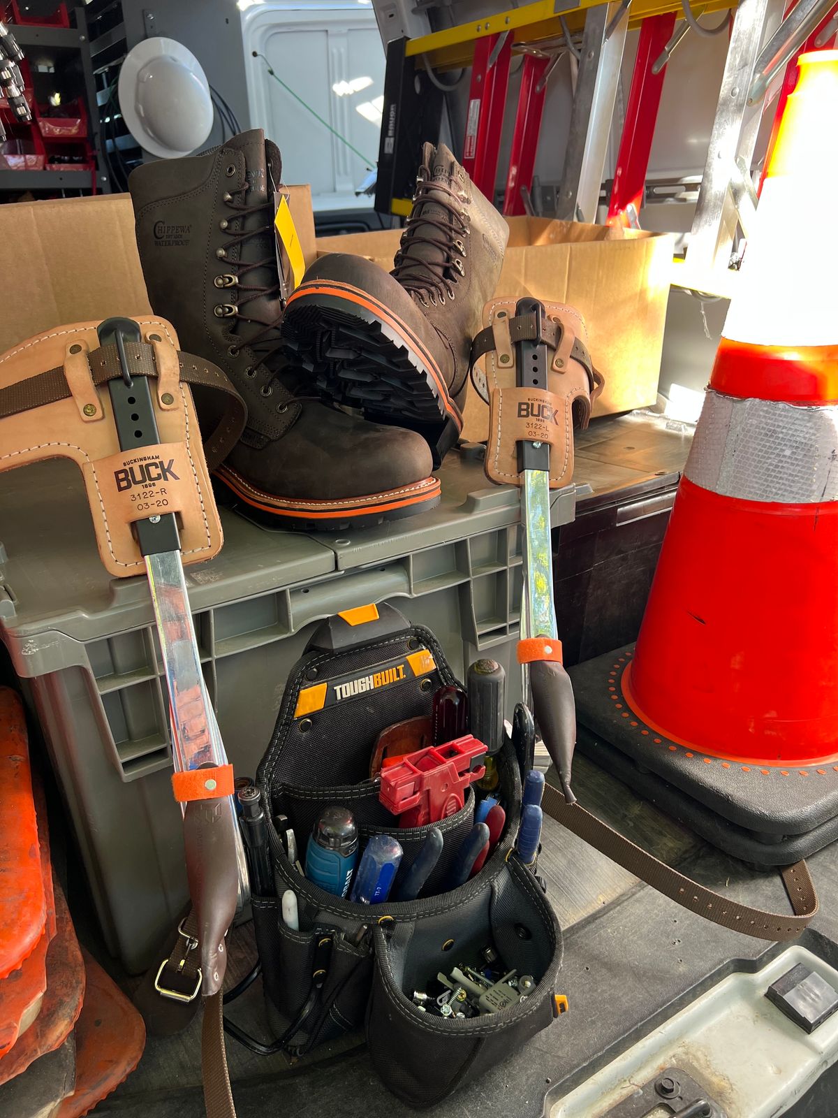 Photo by HensleyBrandon on October 6, 2023 of the Chippewa Thunderstruck 10" Logger in Brunette Waterproof Full Grain.