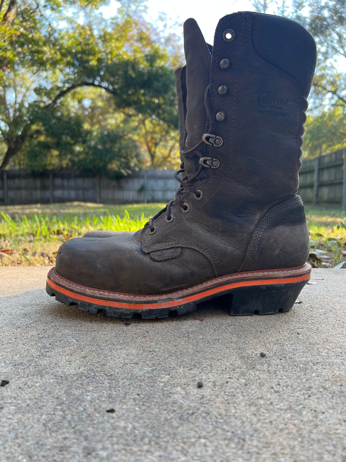 Photo by HensleyBrandon on November 5, 2023 of the Chippewa Thunderstruck 10" Logger in Brunette Waterproof Full Grain.