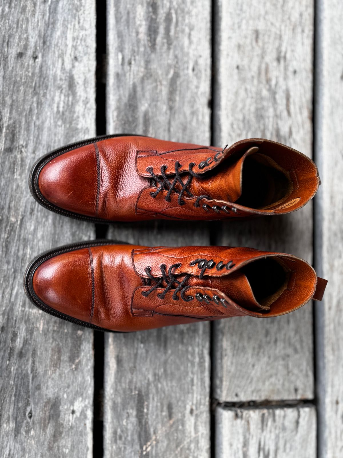 Photo by downunderthunder on November 5, 2023 of the Edward Green Galway in Rosewood Country Calf.