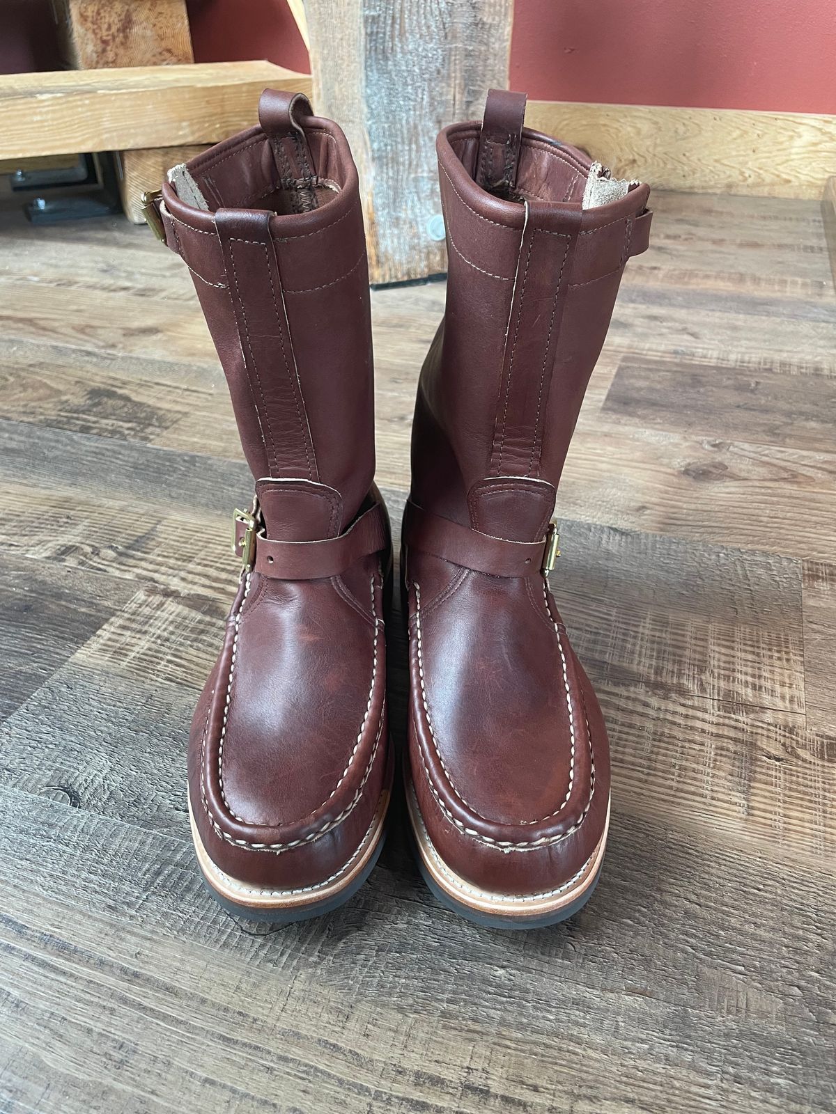 Photo by Lukeofboots on October 1, 2023 of the Russell Moccasin Co. Nochaway Cavalier in Red Maple Oil Tan.