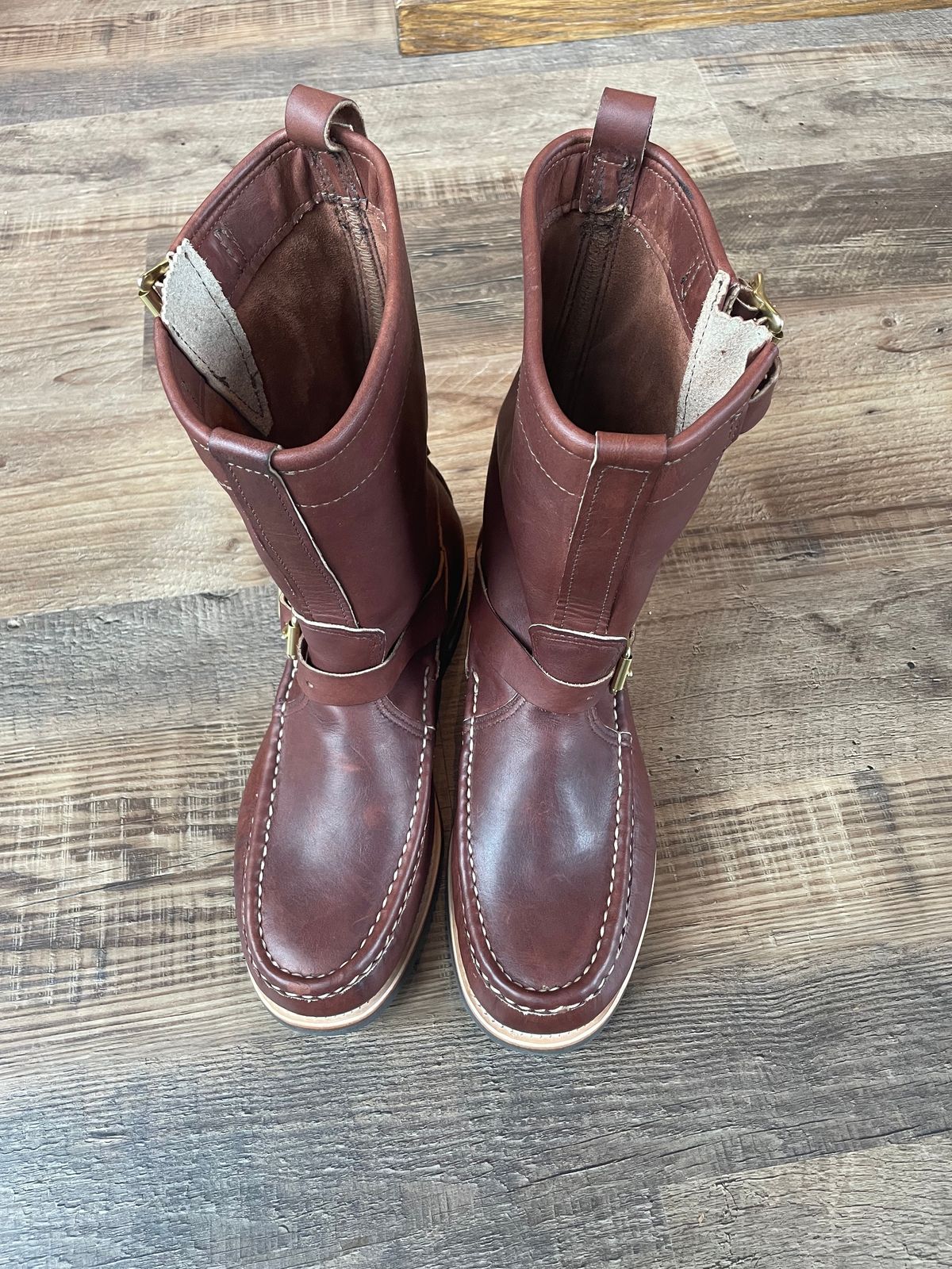 Photo by Lukeofboots on October 1, 2023 of the Russell Moccasin Co. Nochaway Cavalier in Red Maple Oil Tan.