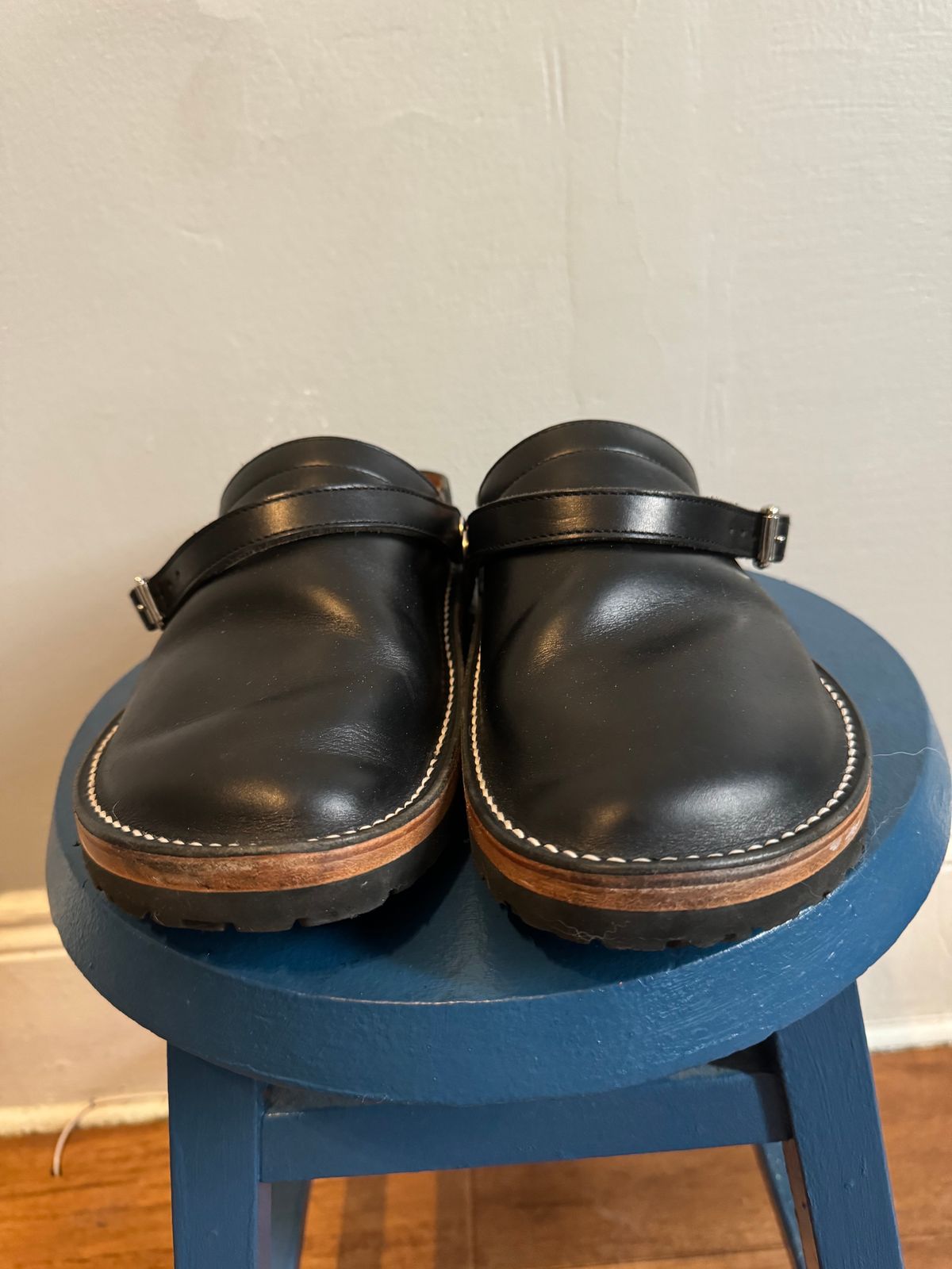 Photo by mister_stantastic on November 3, 2023 of the Zerrows Sabot Sandal in Horween Black Chromexcel.
