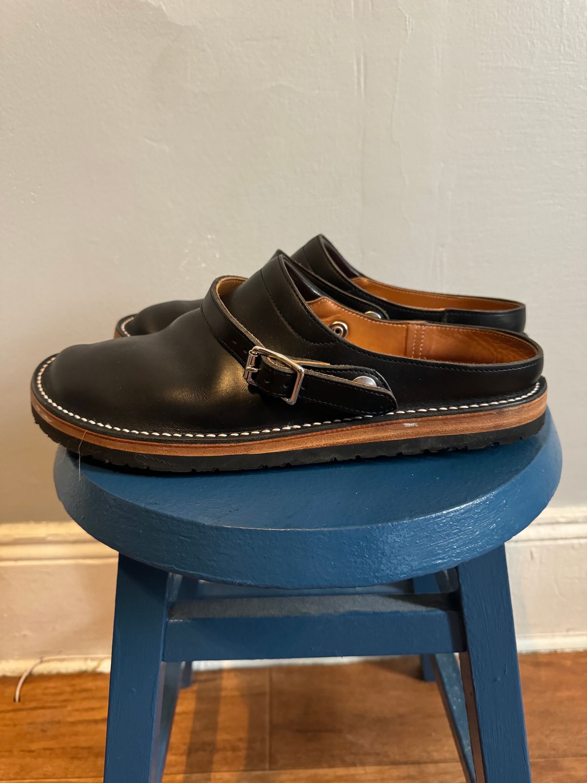 Photo by mister_stantastic on November 3, 2023 of the Zerrows Sabot Sandal in Horween Black Chromexcel.