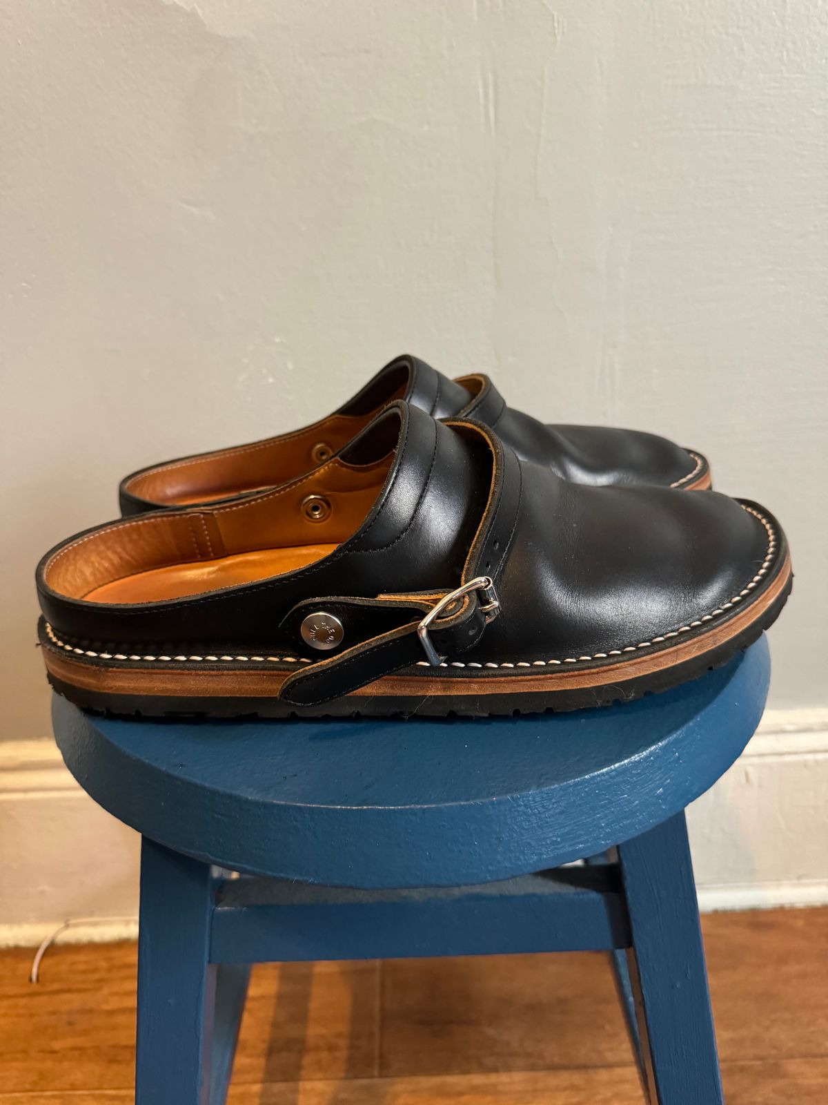 Photo by mister_stantastic on November 3, 2023 of the Zerrows Sabot Sandal in Horween Black Chromexcel.