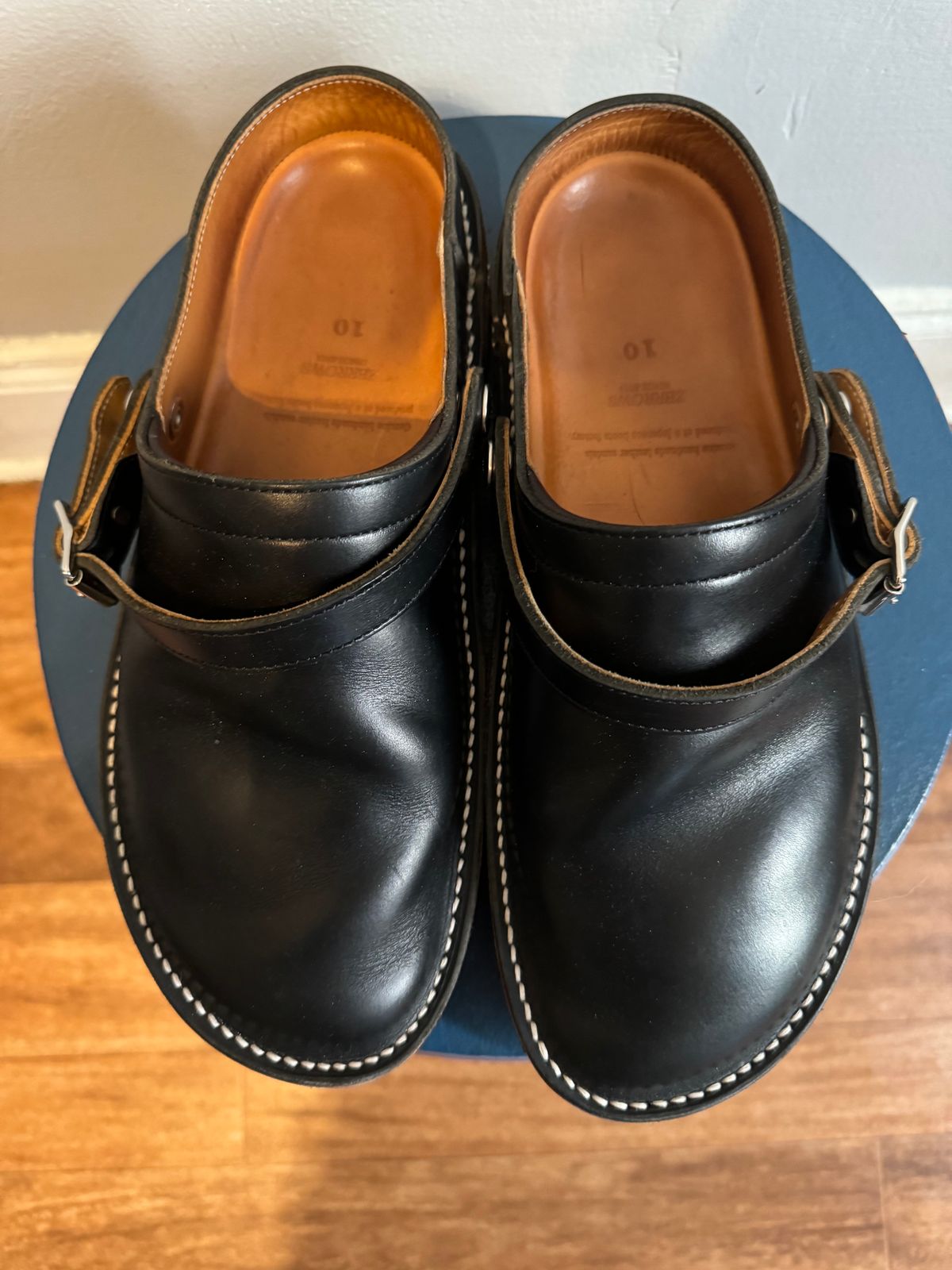 Photo by mister_stantastic on November 3, 2023 of the Zerrows Sabot Sandal in Horween Black Chromexcel.