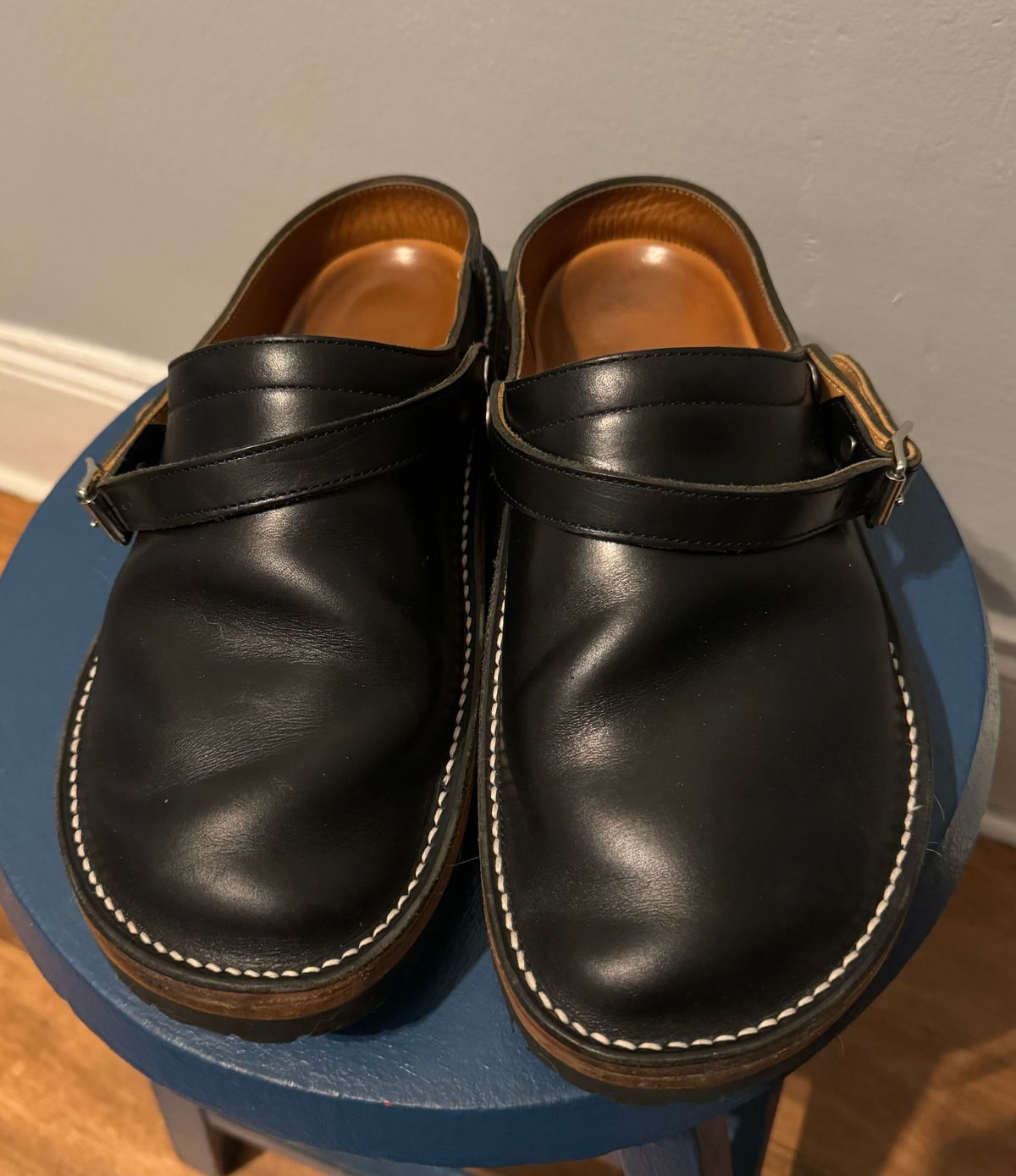 Photo by mister_stantastic on December 3, 2023 of the Zerrows Sabot Sandal in Horween Black Chromexcel.