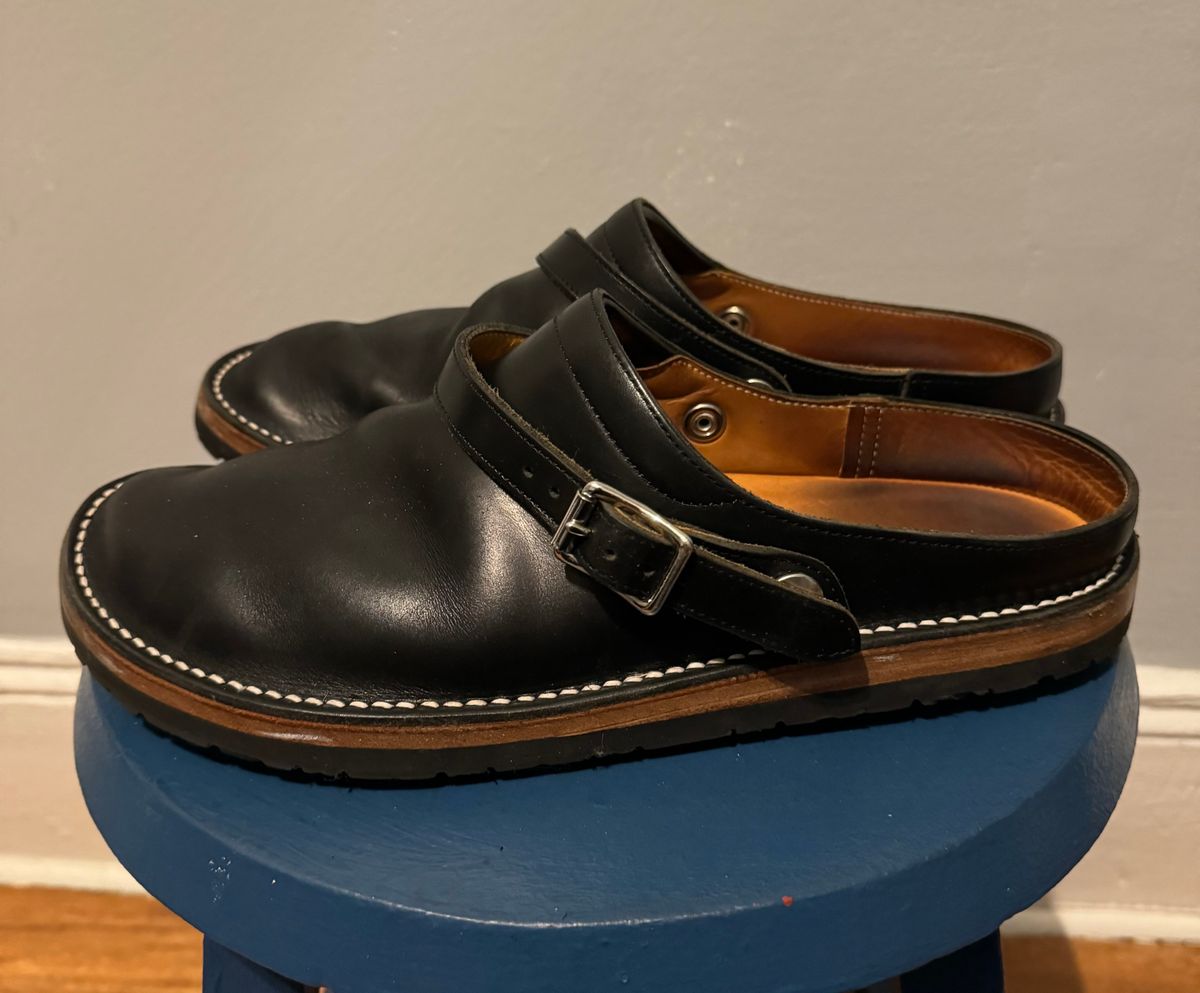 Photo by mister_stantastic on January 4, 2024 of the Zerrows Sabot Sandal in Horween Black Chromexcel.