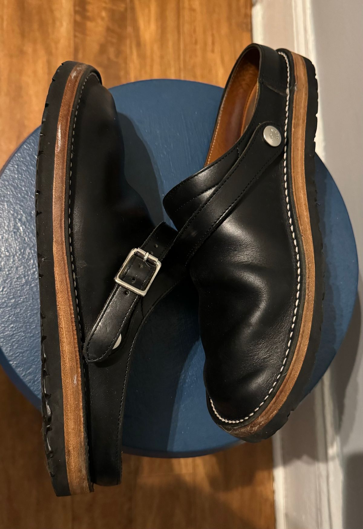 Photo by mister_stantastic on January 4, 2024 of the Zerrows Sabot Sandal in Horween Black Chromexcel.