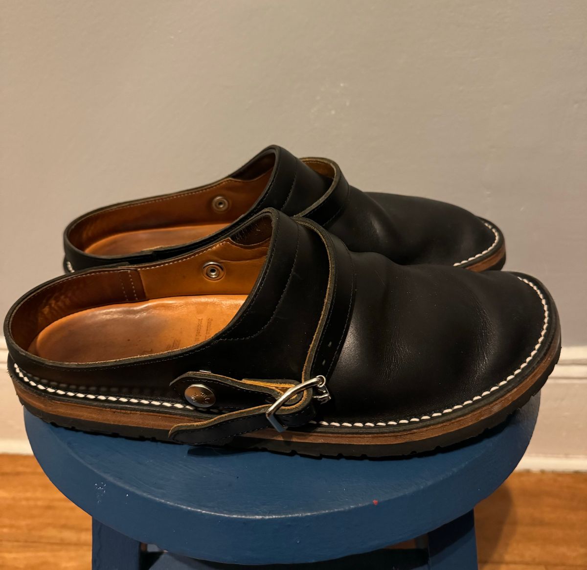 Photo by mister_stantastic on January 4, 2024 of the Zerrows Sabot Sandal in Horween Black Chromexcel.