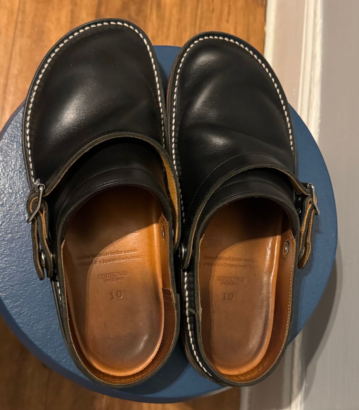 Photo by mister_stantastic on January 4, 2024 of the Zerrows Sabot Sandal in Horween Black Chromexcel.