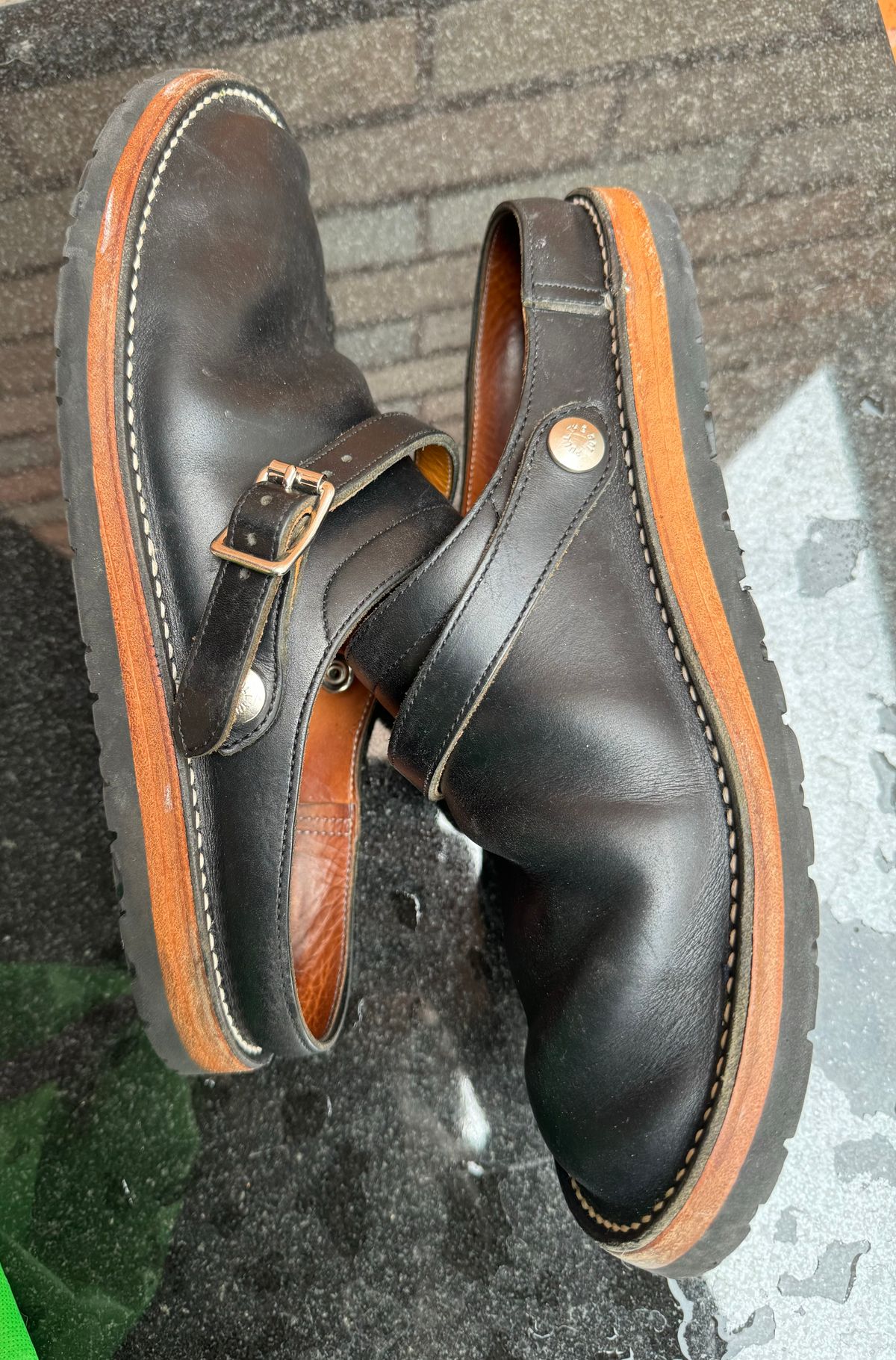 Photo by mister_stantastic on April 1, 2024 of the Zerrows Sabot Sandal in Horween Black Chromexcel.