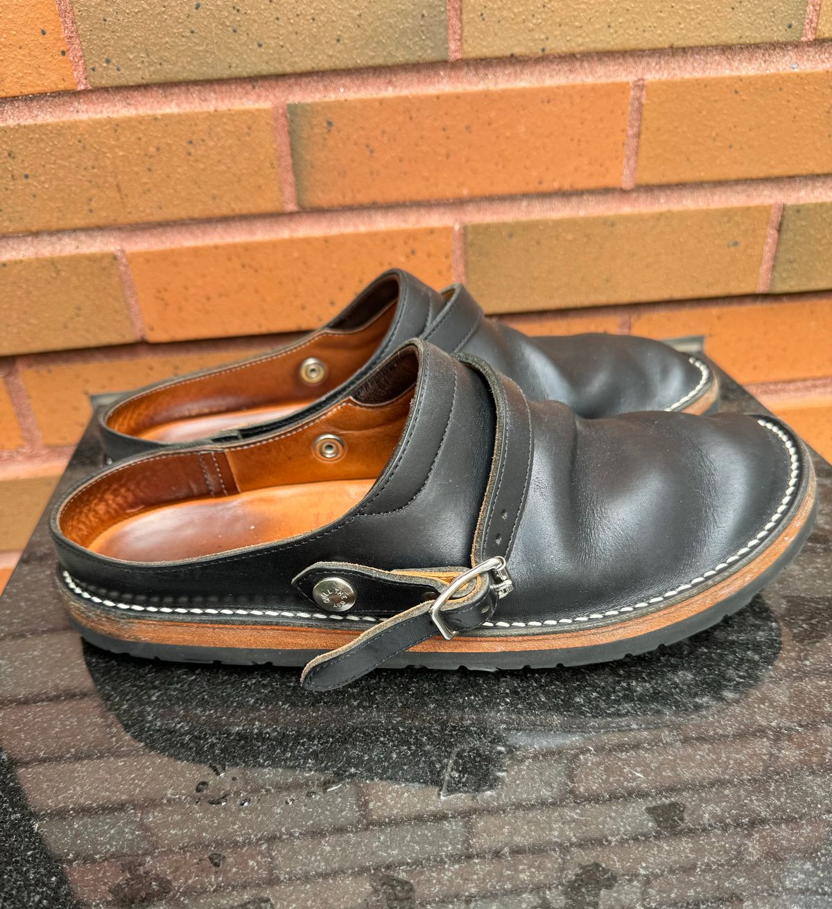 Photo by mister_stantastic on April 1, 2024 of the Zerrows Sabot Sandal in Horween Black Chromexcel.