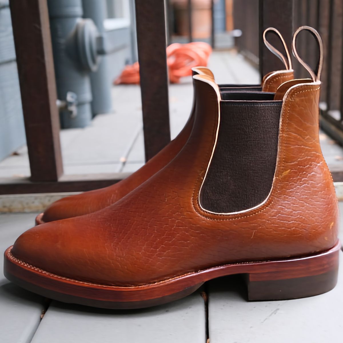 Photo by ath on November 1, 2022 of the Benzein The Seventh Chelsea Boot in Shinki Brown Oiled Horsebutt.