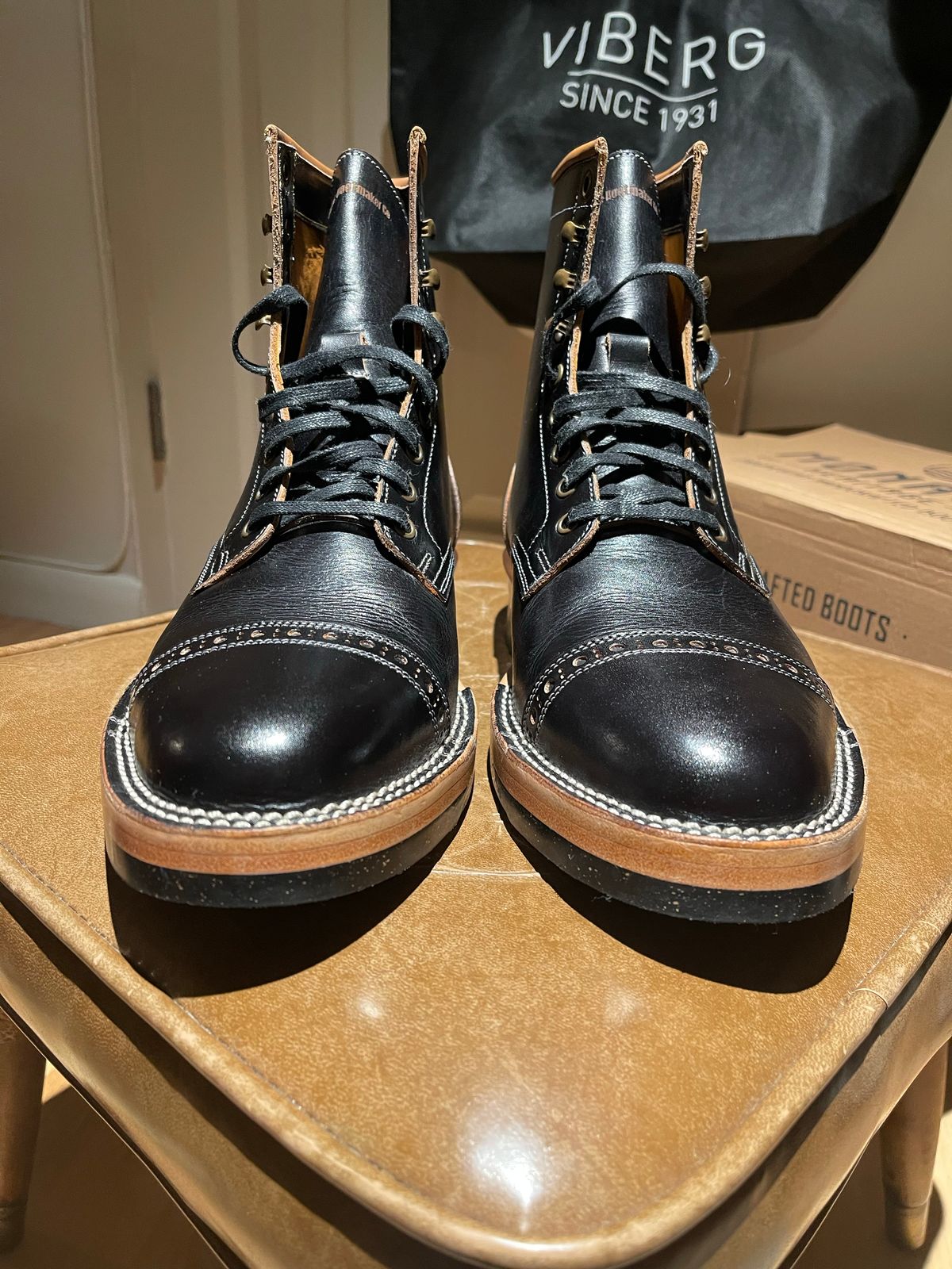 Photo by old_walrus on October 1, 2022 of the Monroe 19927 in Malayan Black Hand-Dyed Natural Veg Tan.