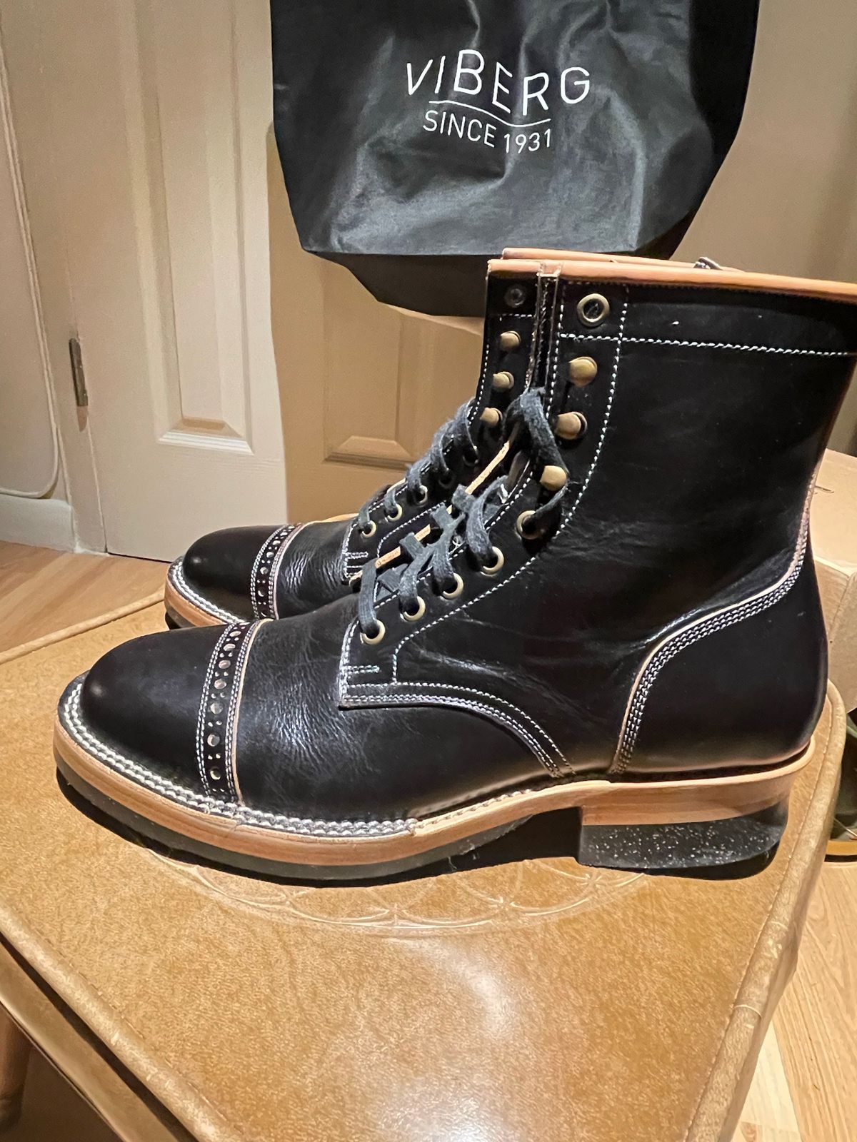 Photo by old_walrus on October 1, 2022 of the Monroe 19927 in Malayan Black Hand-Dyed Natural Veg Tan.