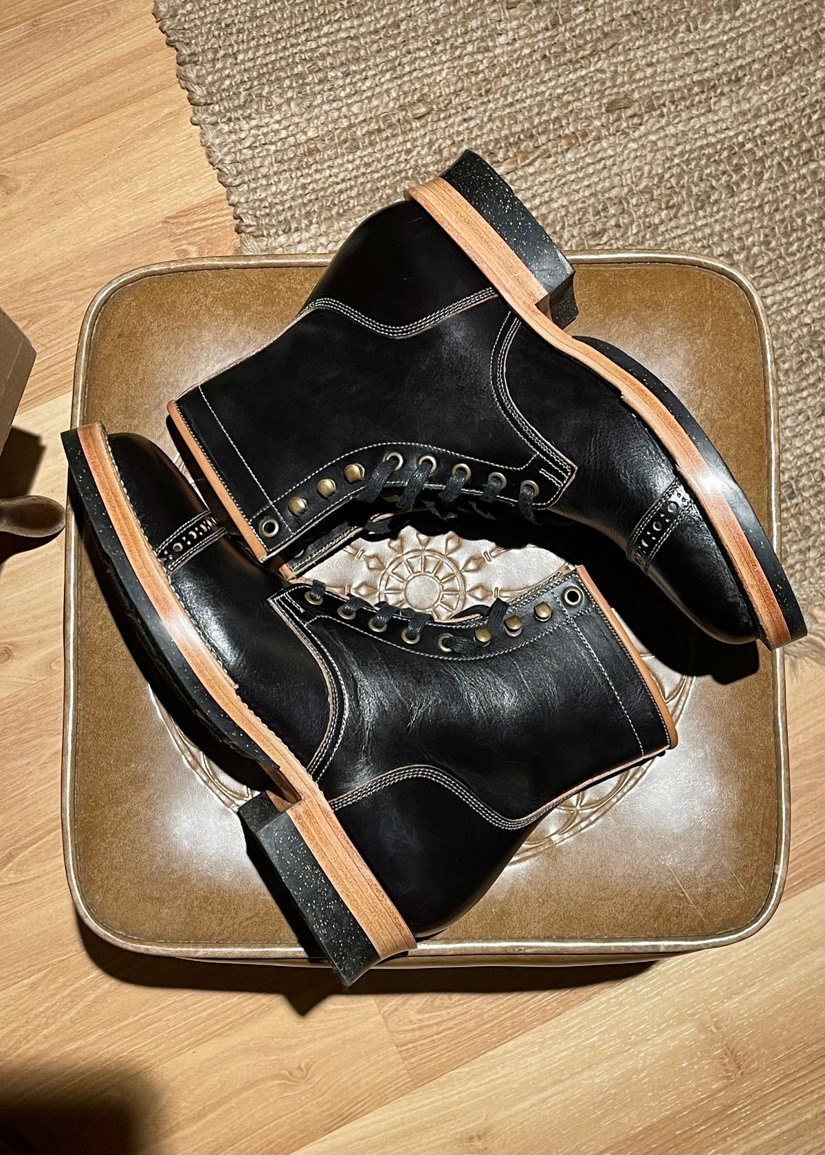 Photo by old_walrus on October 1, 2022 of the Monroe 19927 in Malayan Black Hand-Dyed Natural Veg Tan.