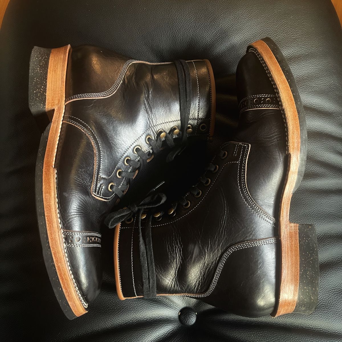 Photo by old_walrus on November 1, 2022 of the Monroe 19927 in Malayan Black Hand-Dyed Natural Veg Tan.