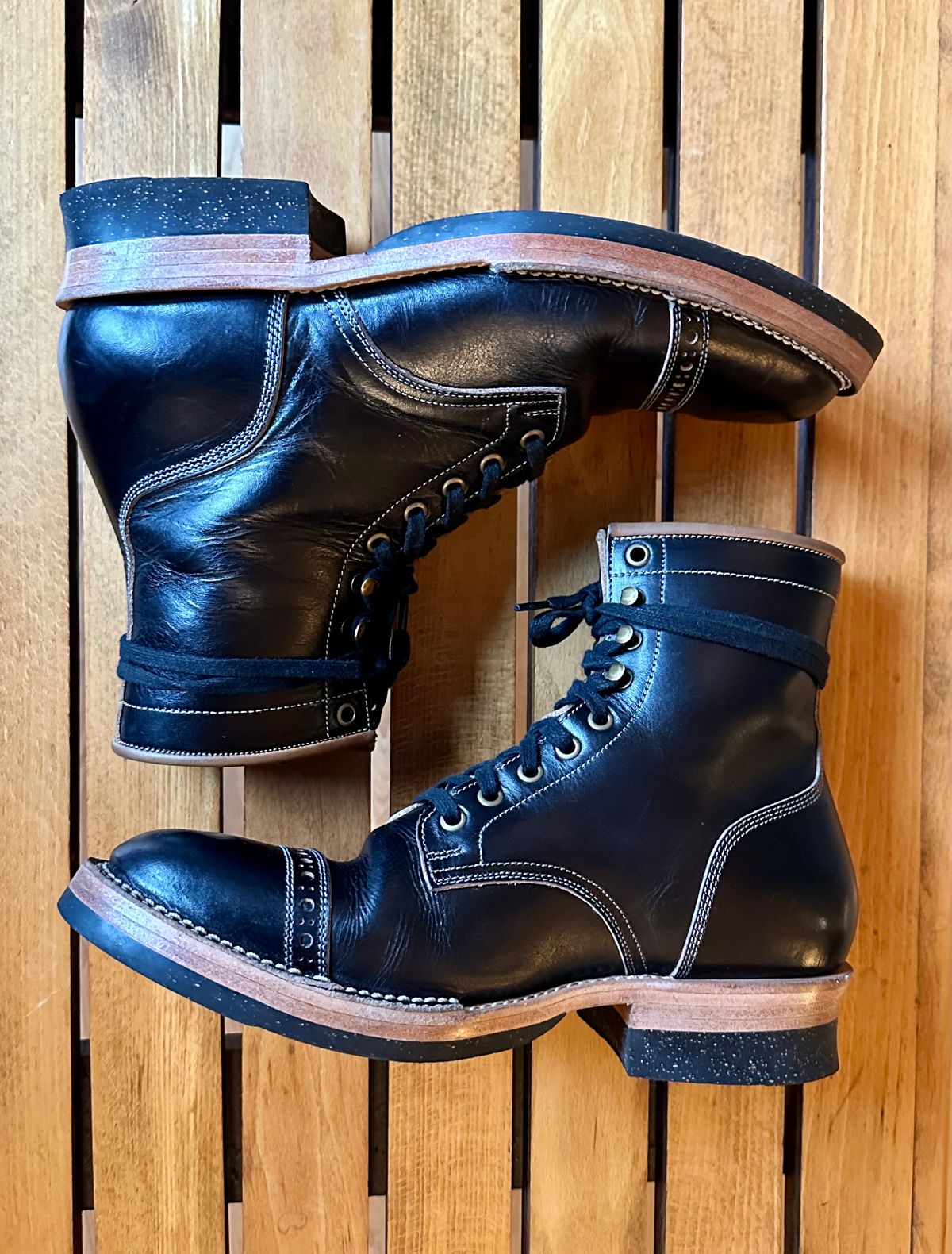Photo by old_walrus on December 3, 2022 of the Monroe 19927 in Malayan Black Hand-Dyed Natural Veg Tan.