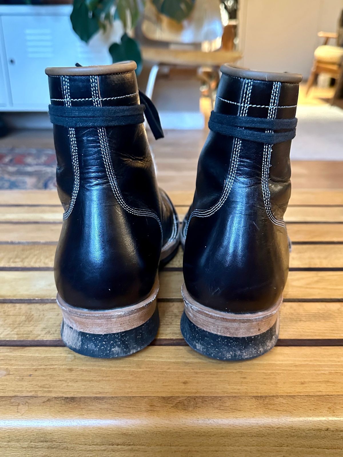 Photo by old_walrus on January 2, 2023 of the Monroe 19927 in Malayan Black Hand-Dyed Natural Veg Tan.