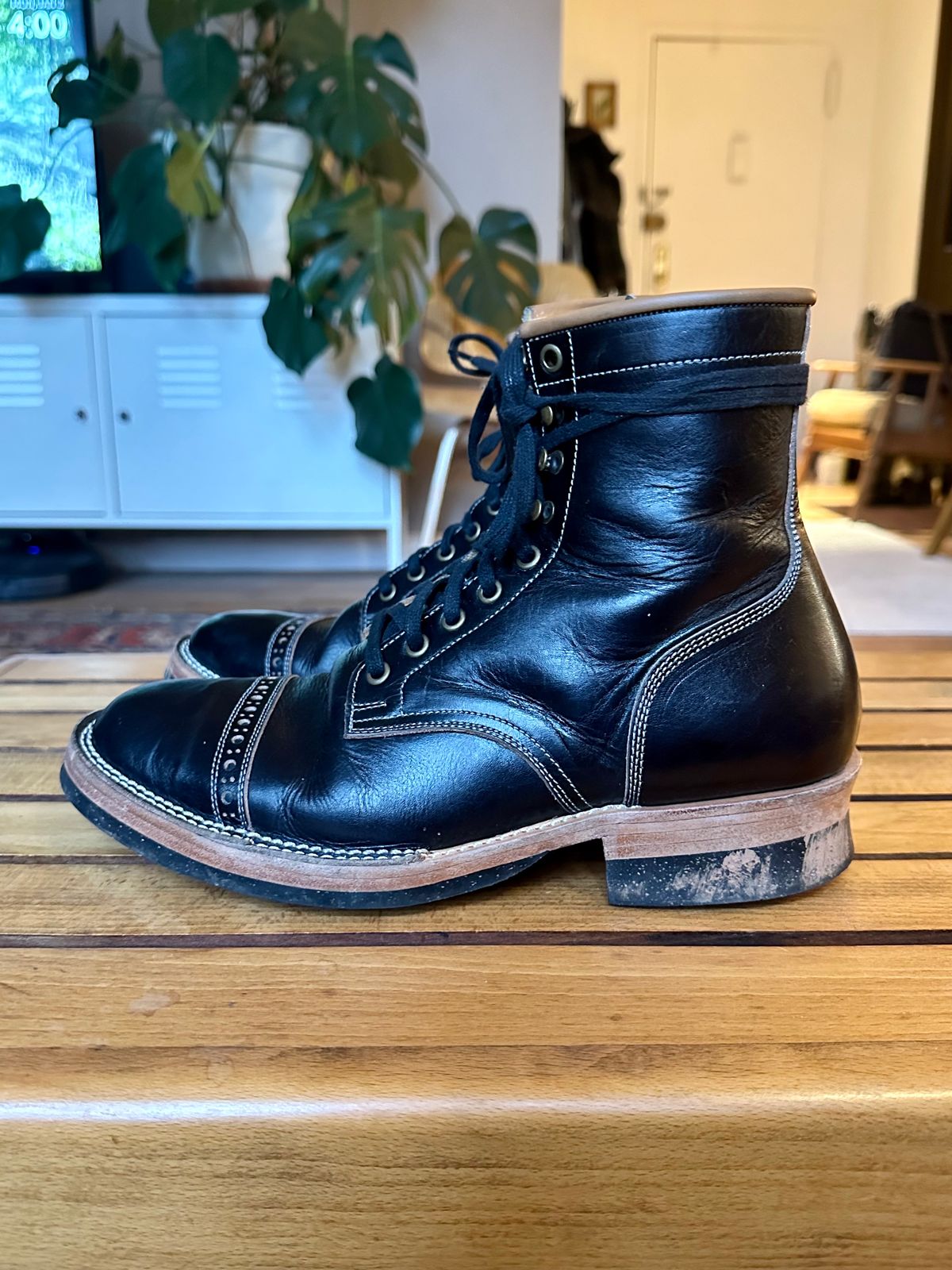 Photo by old_walrus on January 2, 2023 of the Monroe 19927 in Malayan Black Hand-Dyed Natural Veg Tan.