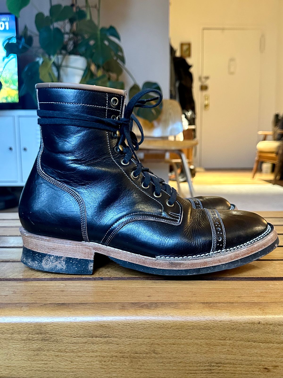 Photo by old_walrus on January 2, 2023 of the Monroe 19927 in Malayan Black Hand-Dyed Natural Veg Tan.