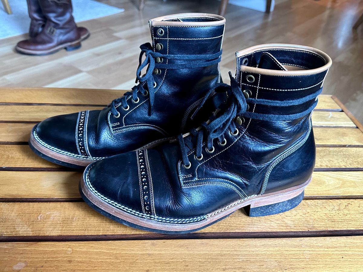 Photo by old_walrus on February 2, 2023 of the Monroe 19927 in Malayan Black Hand-Dyed Natural Veg Tan.