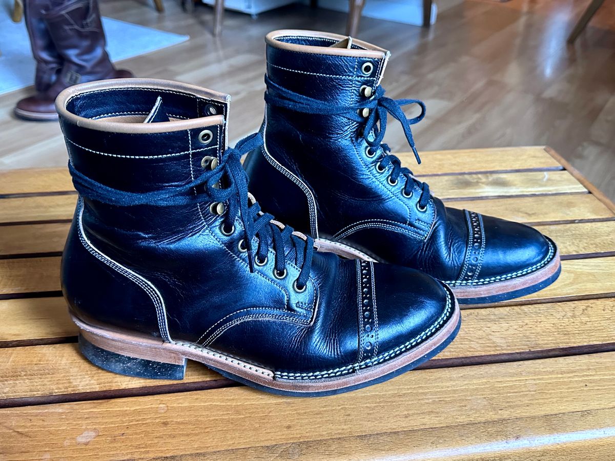 Photo by old_walrus on February 2, 2023 of the Monroe 19927 in Malayan Black Hand-Dyed Natural Veg Tan.