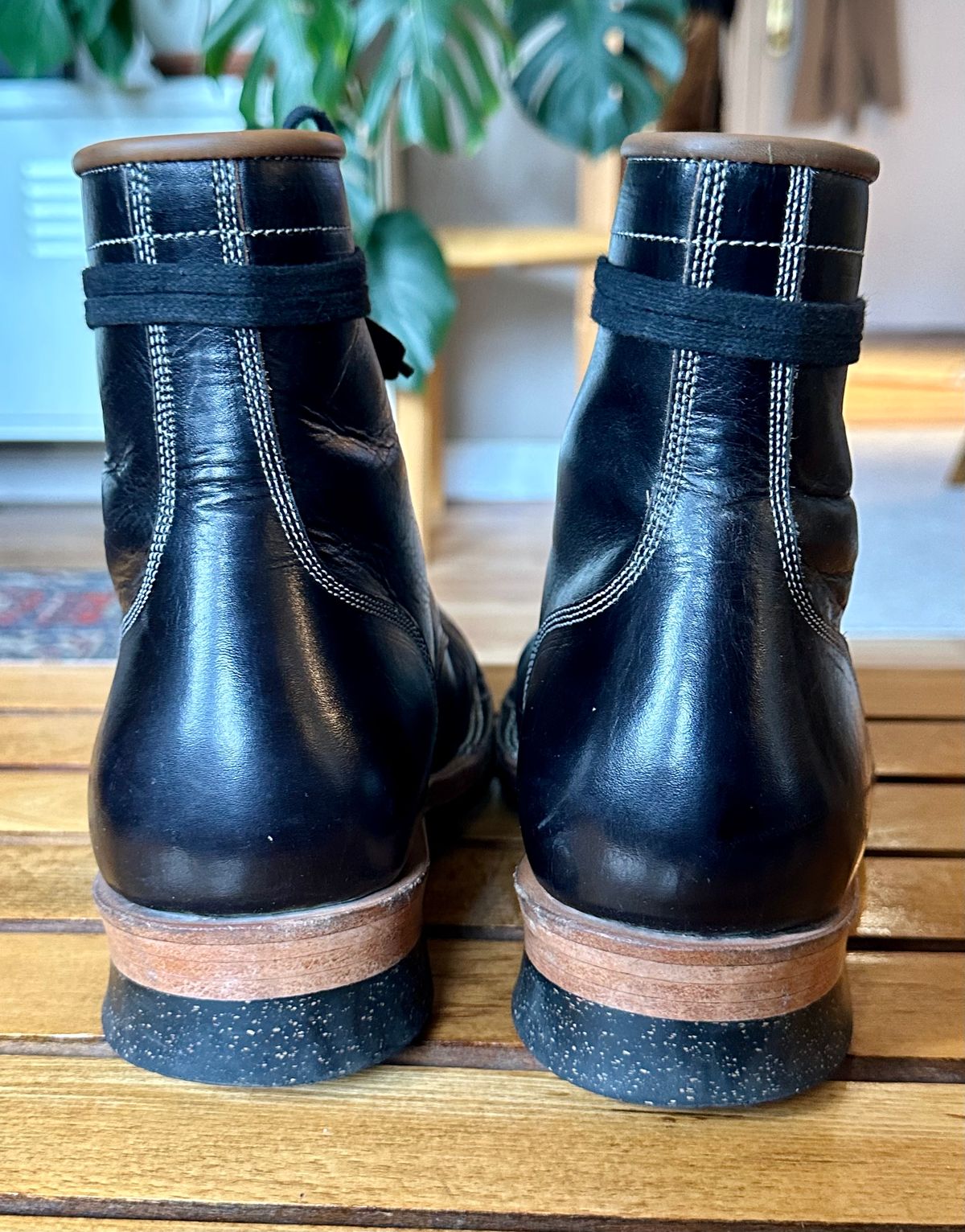 Photo by old_walrus on March 2, 2023 of the Monroe 19927 in Malayan Black Hand-Dyed Natural Veg Tan.